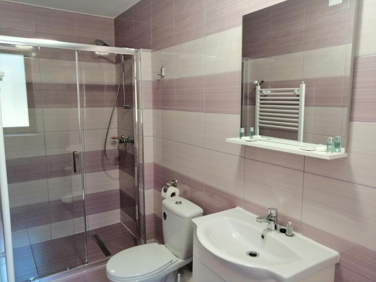 Casa Gabi'S Hotel Orşova Buitenkant foto