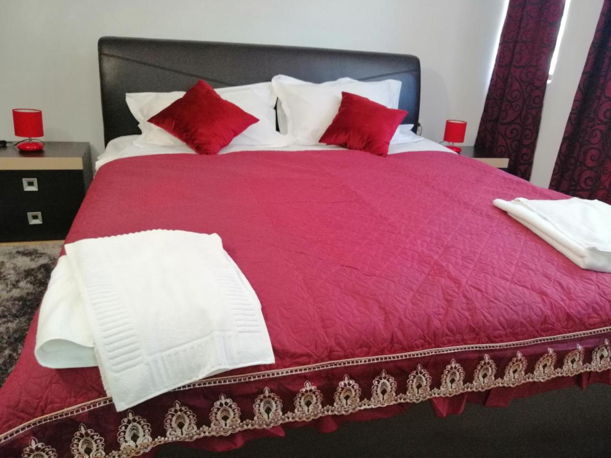 Casa Gabi'S Hotel Orşova Buitenkant foto