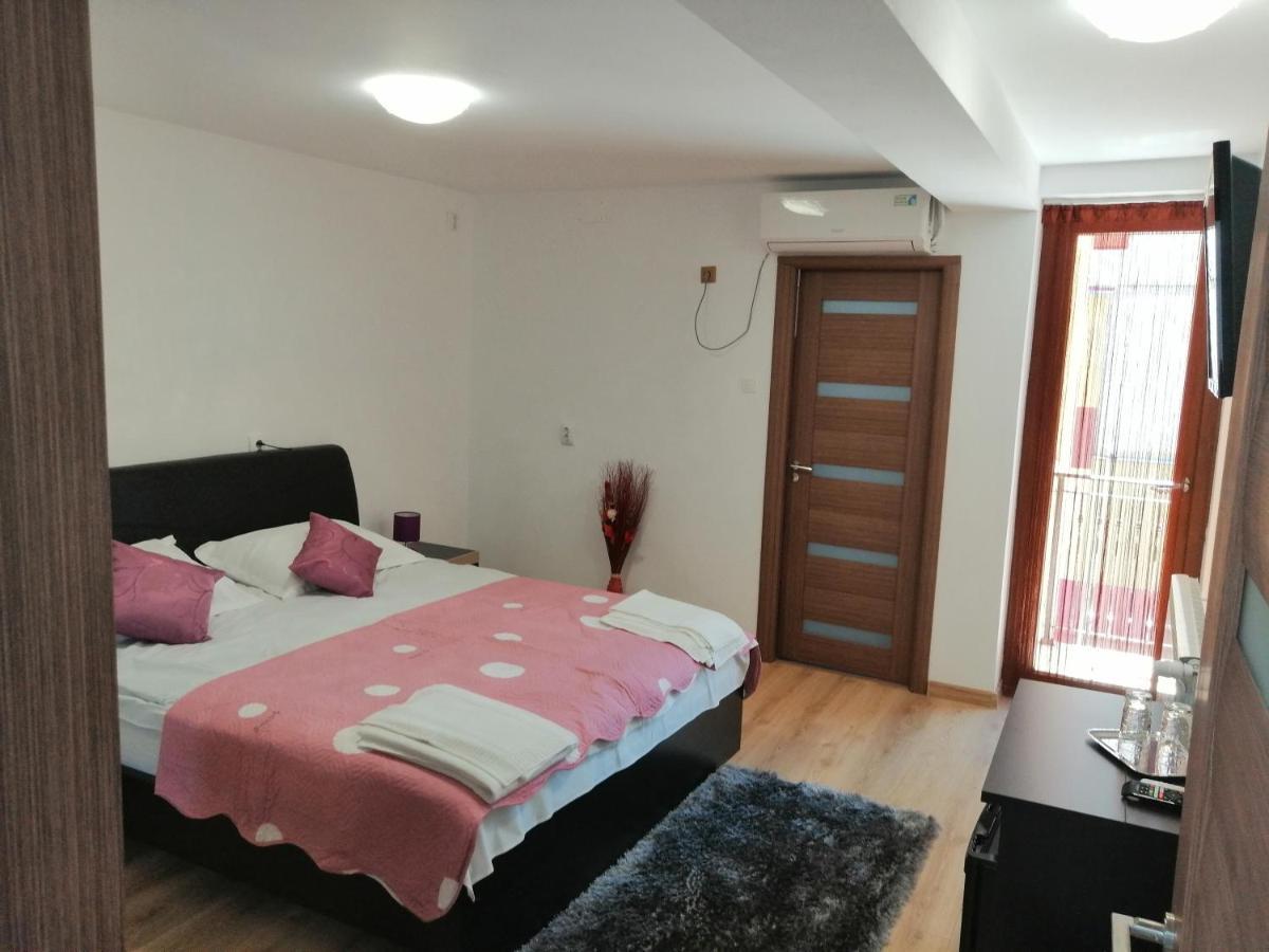 Casa Gabi'S Hotel Orşova Buitenkant foto