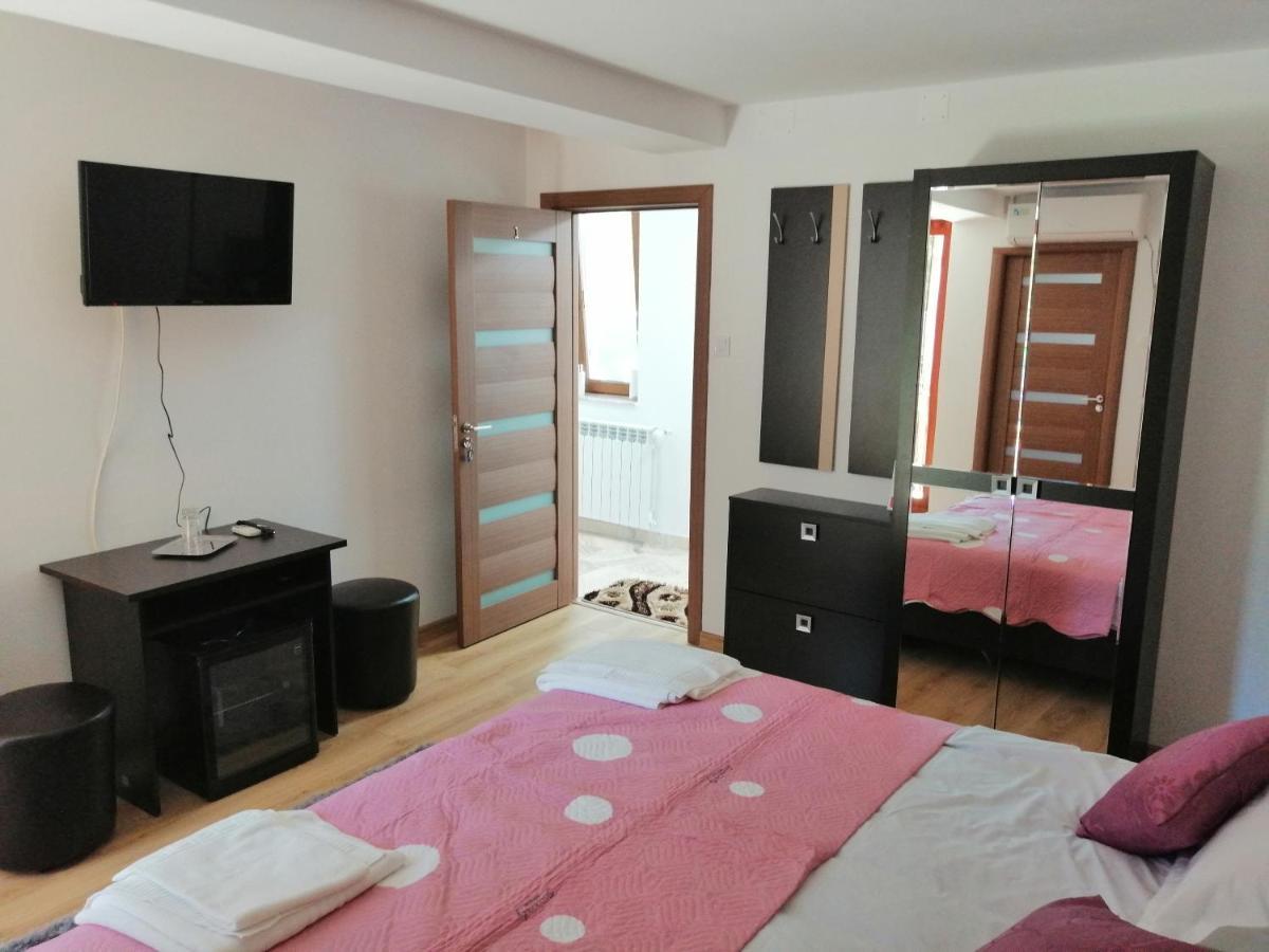 Casa Gabi'S Hotel Orşova Buitenkant foto