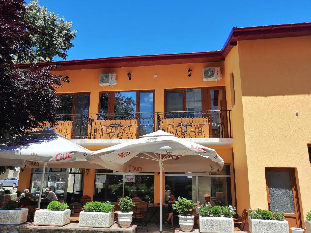 Casa Gabi'S Hotel Orşova Buitenkant foto